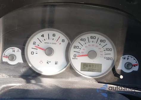 2005 Ford Escape Xls z USA, uszkodzony, nr VIN 1FMYU02Z55KD18061